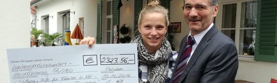 Tabea Kemme übergab Spende an die Stiftung „Hilfe für Familien in Not“