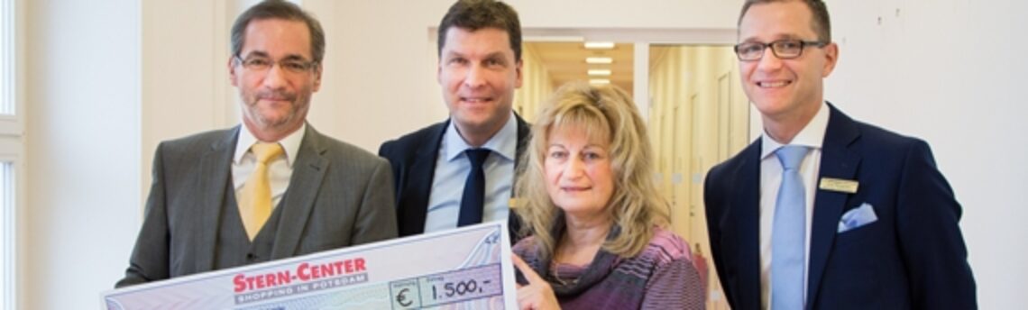 Geschenke einpacken für die gute Sache: 1.500 Euro für Familien in Not